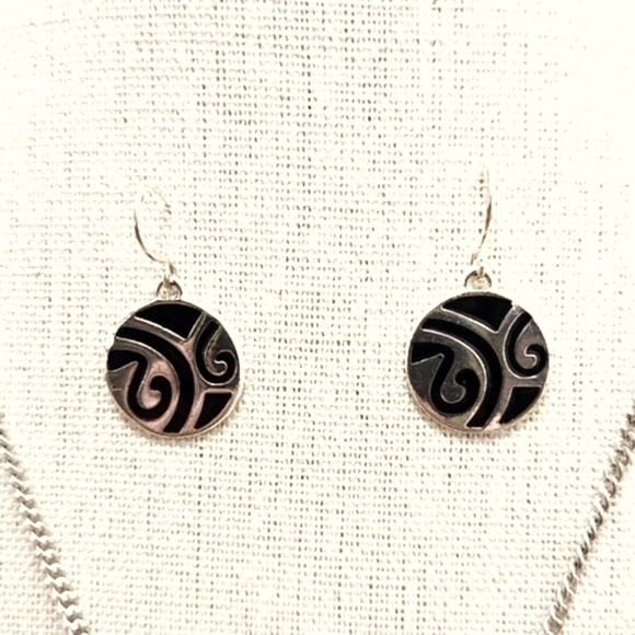 BLACK ENAMEL & SILVER TONE MEDALLION NECKLACE & MATCHING EARRINGS - Picture 2 of 5